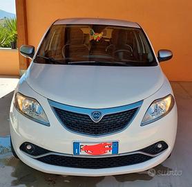 Lancia y Mya