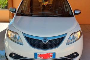 Lancia y Mya