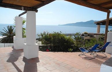 Salina. Eolie. Casetta eoliana panoramicissima