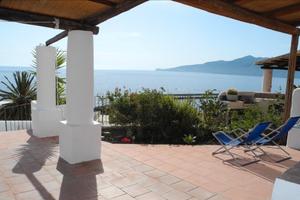 Salina. Eolie. Casetta eoliana panoramicissima