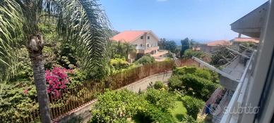 Spazioso Attico Ristrutturato Garage vista Mare