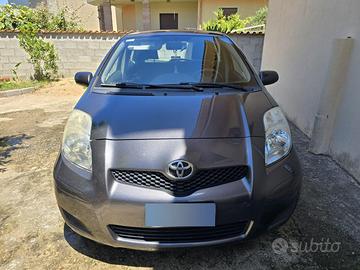 Toyota Yaris 1.0 5 porte