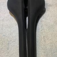 Sella Fizik Arione R1 Open Carbon Regular