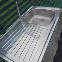 Lavello completo di miscelatore