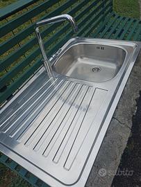 Lavello completo di miscelatore