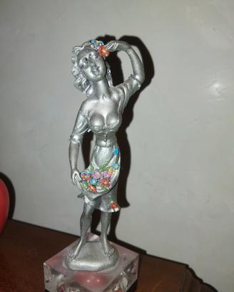 Statuina Vintage  in peltro cesellato a mano