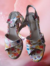 sandali a fiori con zeppa