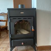 Stufa a legna Nuova,per non utilizzo.