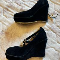 Scarpa décolleté nera con zeppa scamosciata tg 35