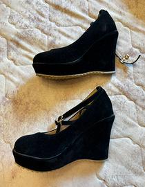 Scarpa décolleté nera con zeppa scamosciata tg 35