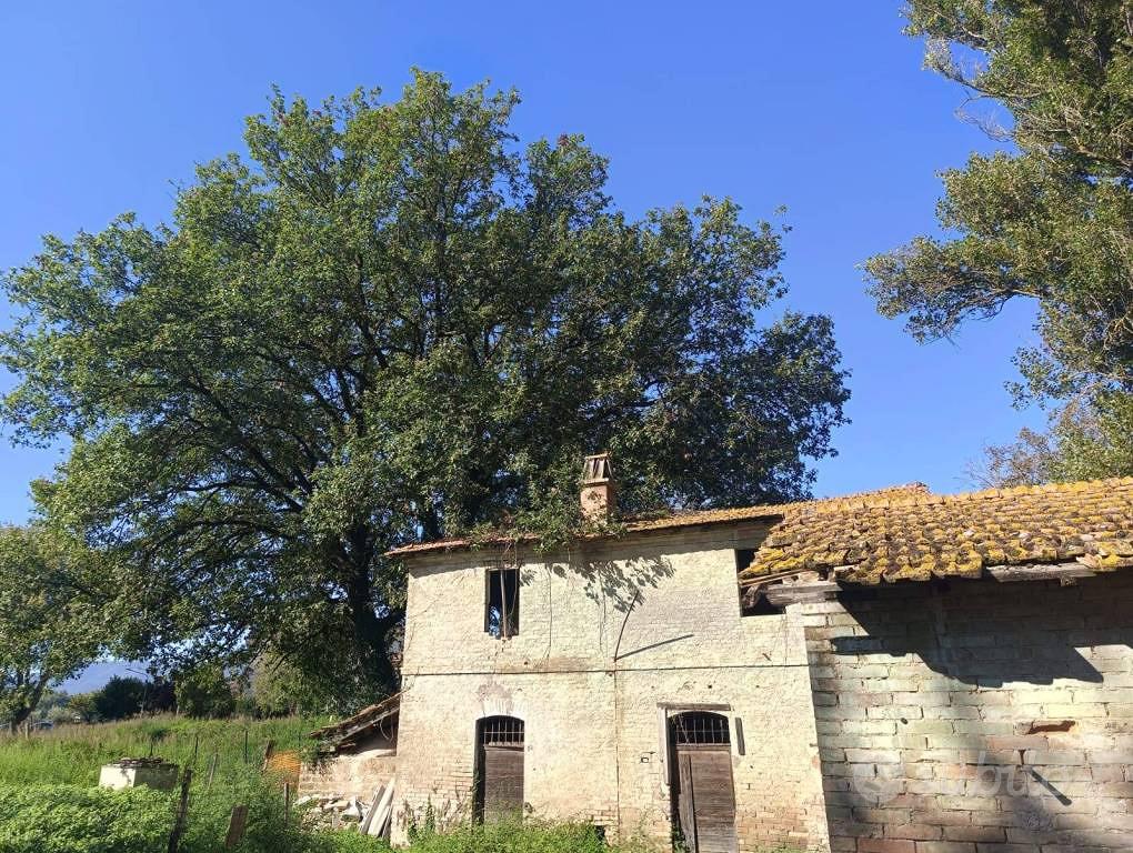 Rustico / Casale di 119 m² con 5 locali e box auto - Vista 3