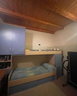 Cameretta a ponte con letto a castello