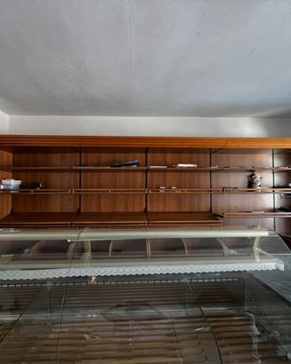 Banco pane + scaffali