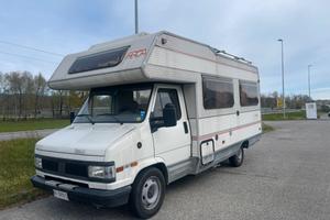 Camper mansardato Arca Freccia 400