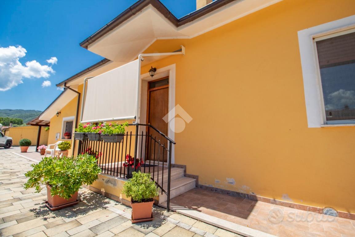 VILLA SINGOLA A RIETI - Vista 2