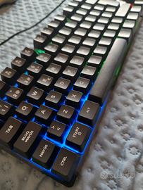 tastiera con presa usb  trust