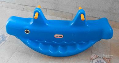 Dondolo per bambini a forma di balena