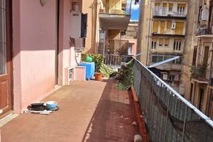 Catania 7 vani con terrazzo via Ughetti Androne