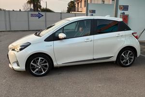 Toyota Yaris Hybrid y20 