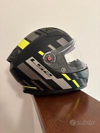 casco moto LS2 e giubbotto alpinestars