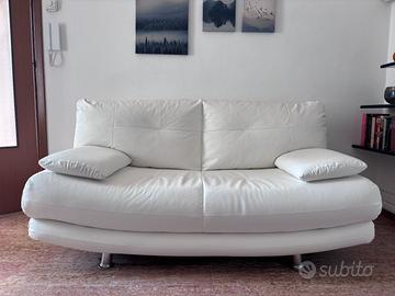 DIVANO DUE POSTI IN SIMILPELLE