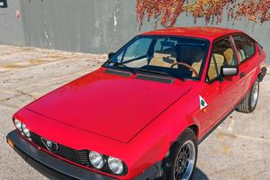 alfa romeo GTV 2000