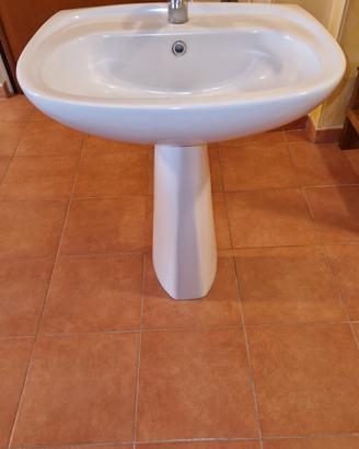 lavandino a colonna in ceramica 