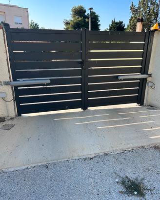 Bracci meccanici per cancello a due ante
