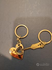 PORTACHIAVI COPPIA CUORE & FRECCIAIN METALLO
