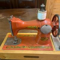 Piccola macchina per cucire