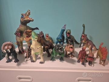 Dinosauri e giocattoli vari