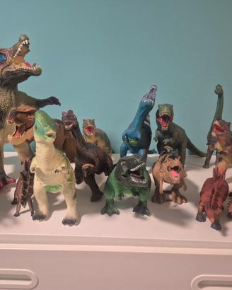 Dinosauri e giocattoli vari