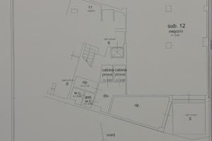 Locale commerciale, effettivi 160 metri quadrati