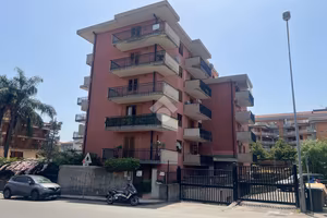 4 LOCALI A GIARRE