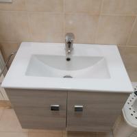 mobile lavello con specchio e applique 