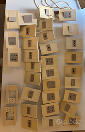 Componenti elettrici vintage AVE Habitat anni '80