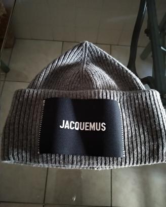 Jacquemus cuffia nuova griggia