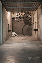 Ampio Box auto (Via Lancetti, Milano)