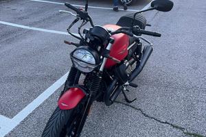 Moto Guzzi V7 Stone
