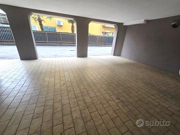 Vigonovo: Posto auto coperto per 1 auto. In centro