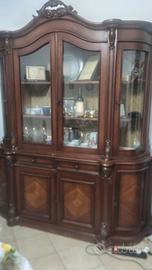 Credenza vintage con vetrina