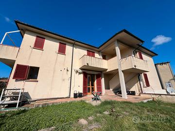 Trilocale con giardinetto in prossimita' del borgo