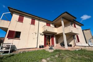 Trilocale con giardinetto in prossimita' del borgo