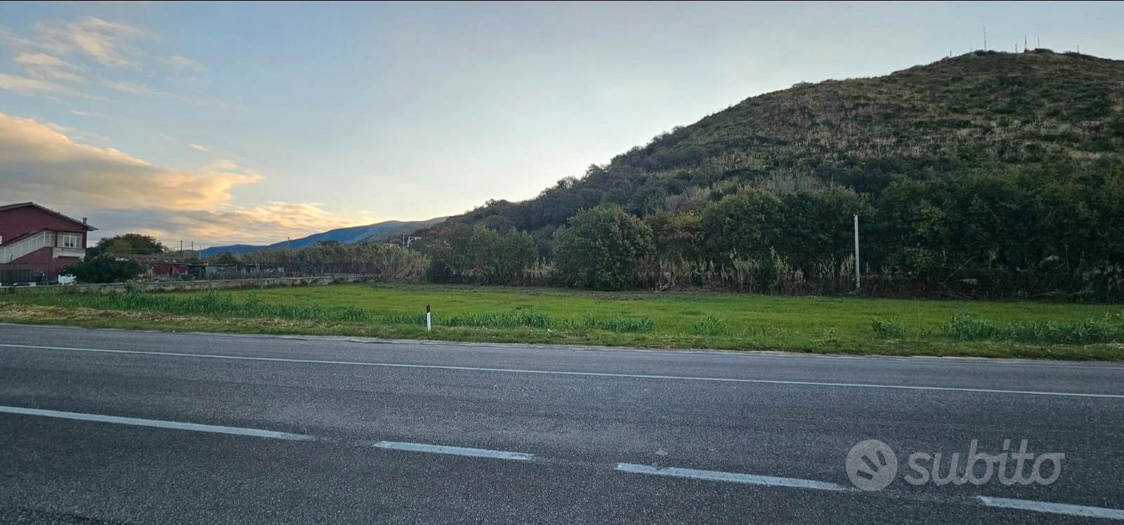 Terreno fronte strada statale 7 Domiziana - Vista 2