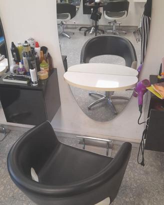 ARREDAMENTO COMPLETO PER SALONE DI PARRUCCHIERE