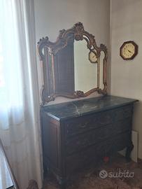 Cassettiera classica con specchio