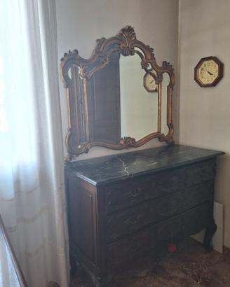 Cassettiera classica con specchio