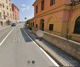 NEGOZIO A GENOVA
