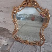 specchio antico con foglie in oro