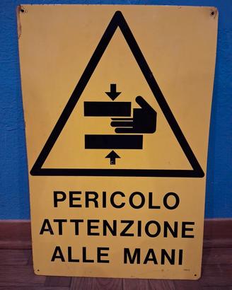 Cartello pericolo mani